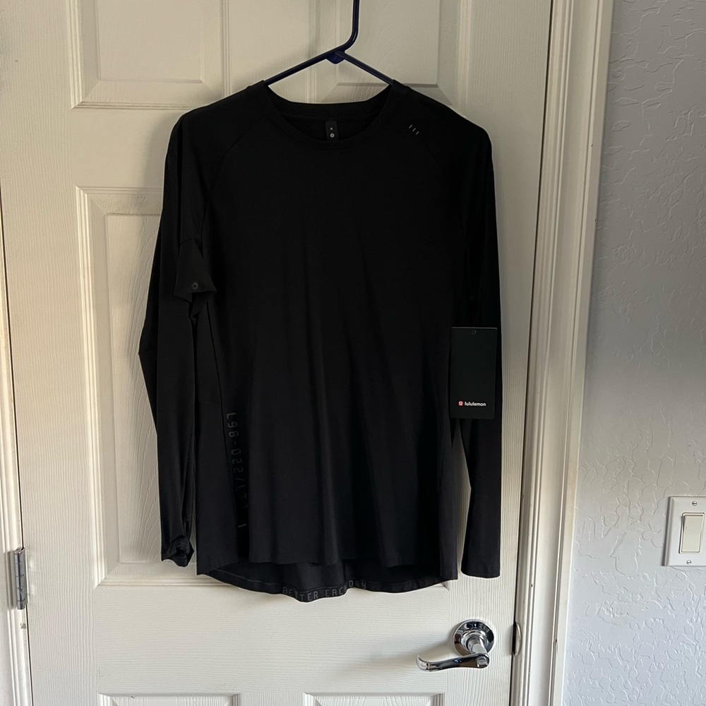 Men’s Lululemon Tough to Train Long Sleeve